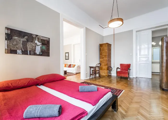 Berta - 4 Bedrooms, 3 Baths