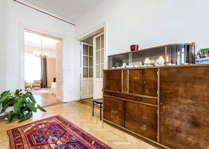 Berta - 4 Bedrooms, 3 Baths