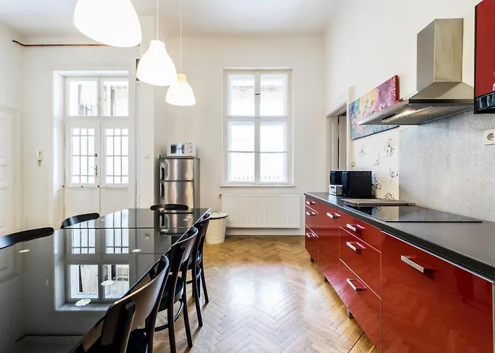 Berta - 4 Bedrooms, 3 Baths