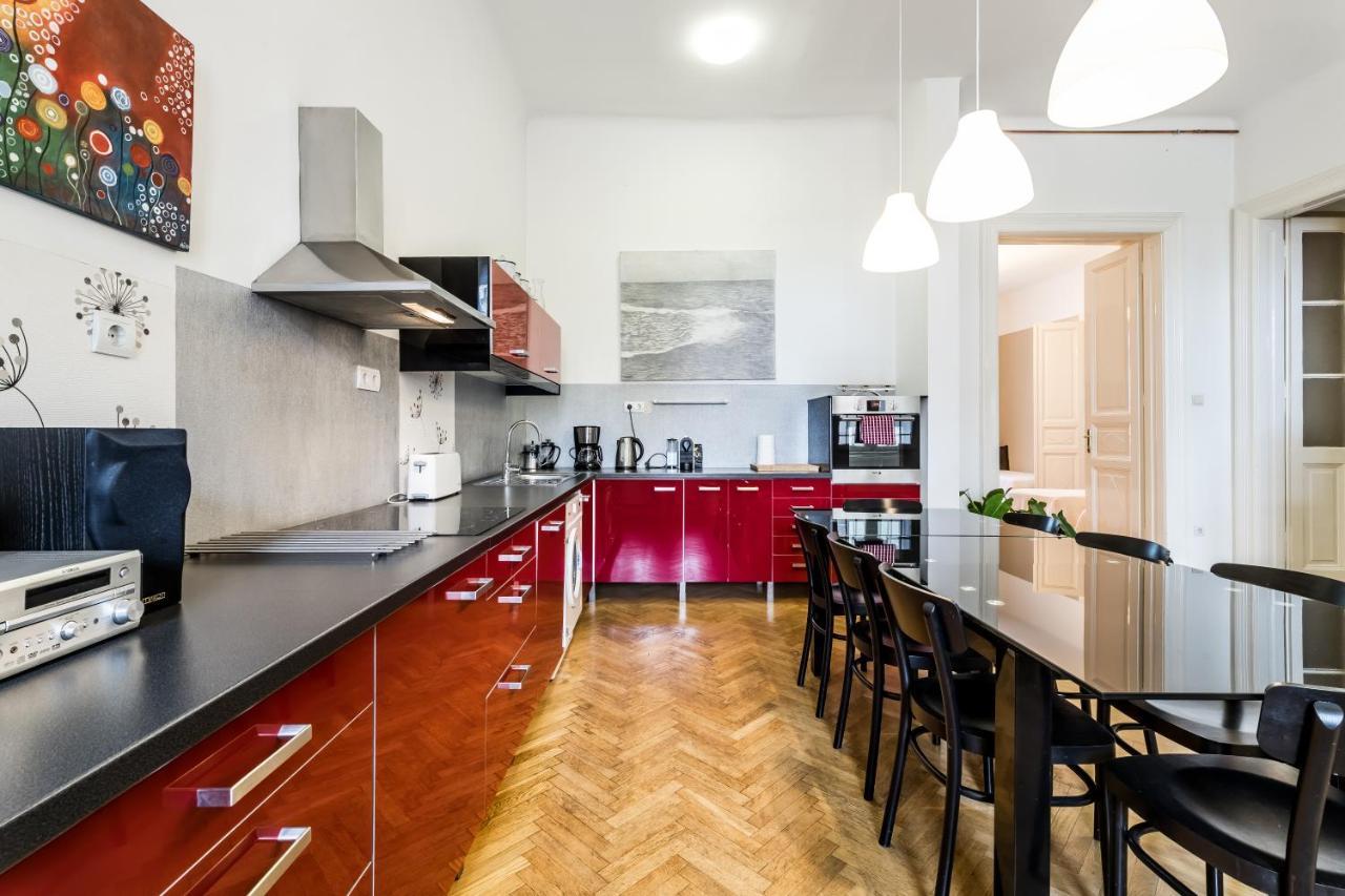 Berta - 4 Bedrooms, 3 Baths Apartament