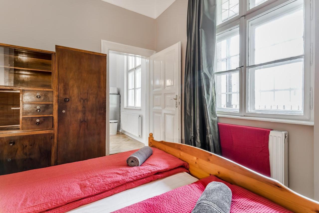 Berta - 4 Bedrooms, 3 Baths Apartment