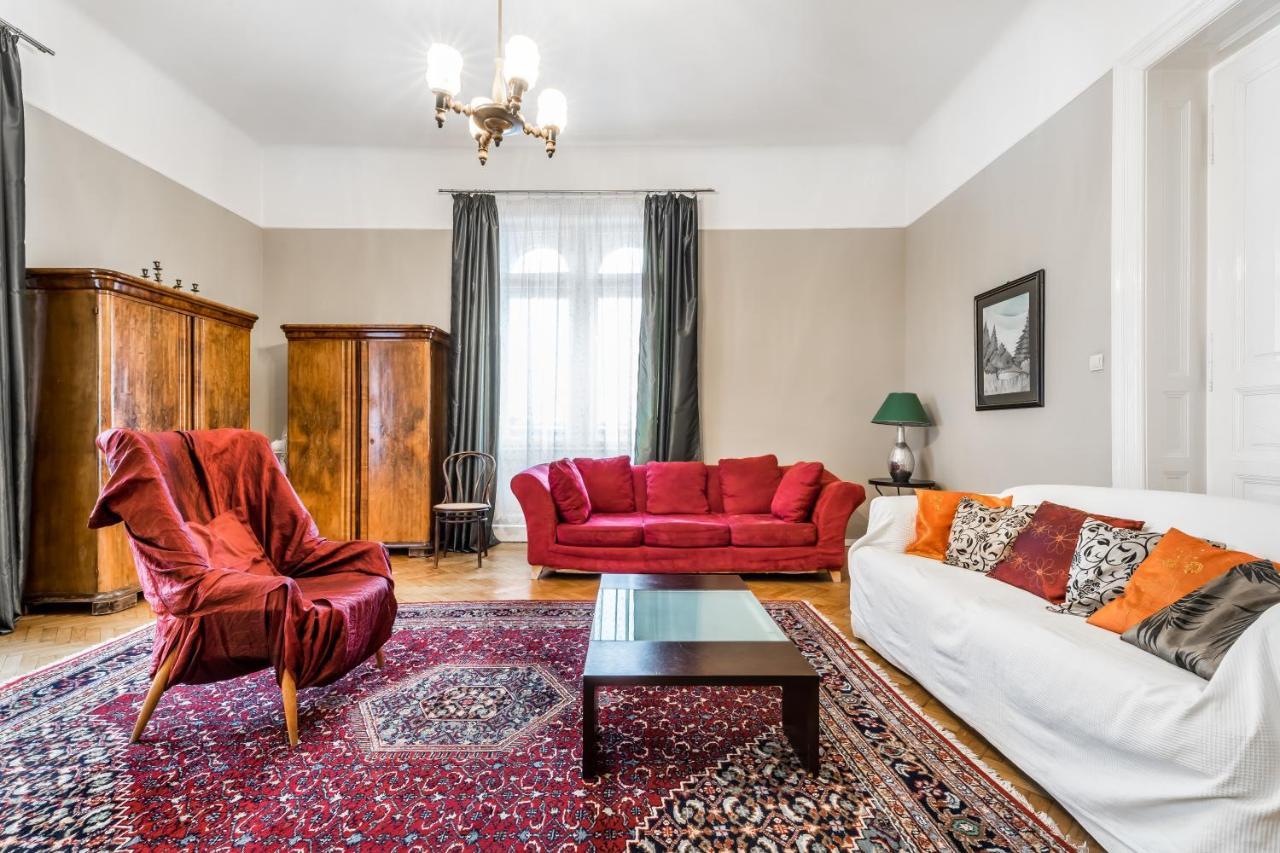 Berta - 4 Bedrooms, 3 Baths Apartment *
